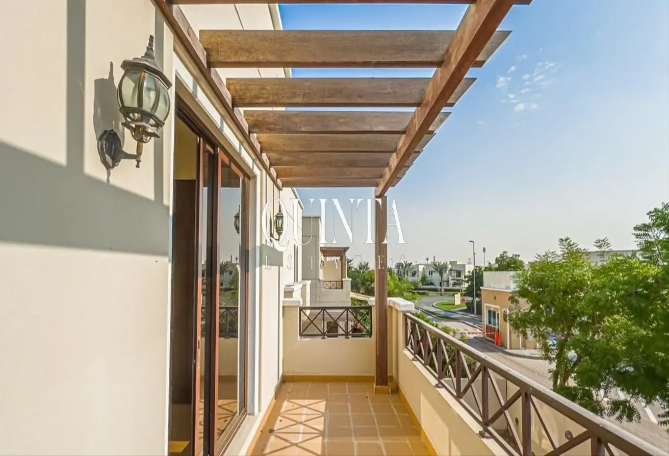 Large Corner Unit | 4 bedrooms + Maids | Vacant