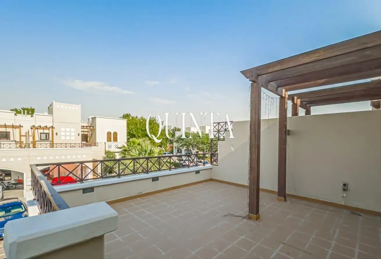 Large Corner Unit | 4 bedrooms + Maids | Vacant