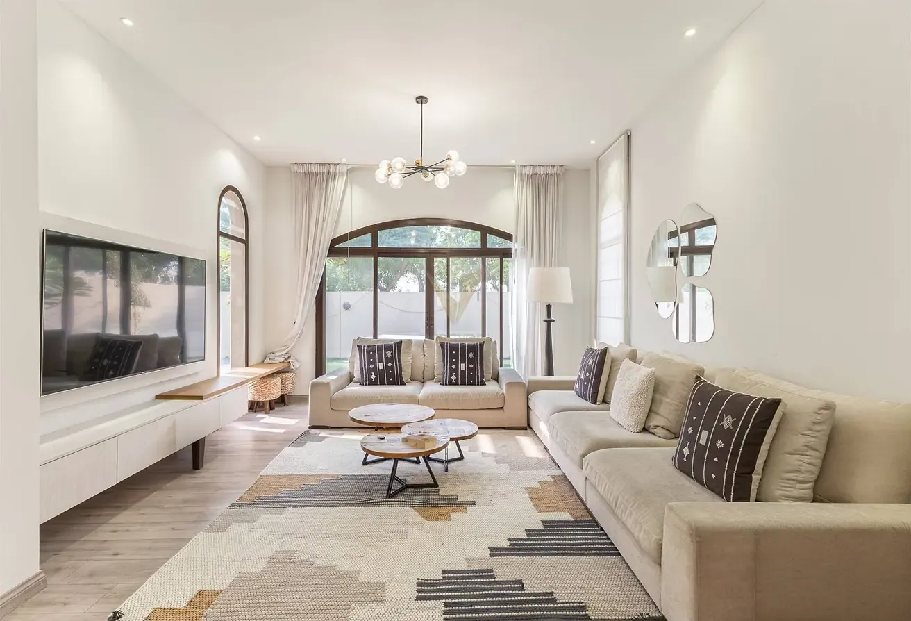 SPACIOUS 4BR+MAID | LANDSCAPED GARDEN | VACANT