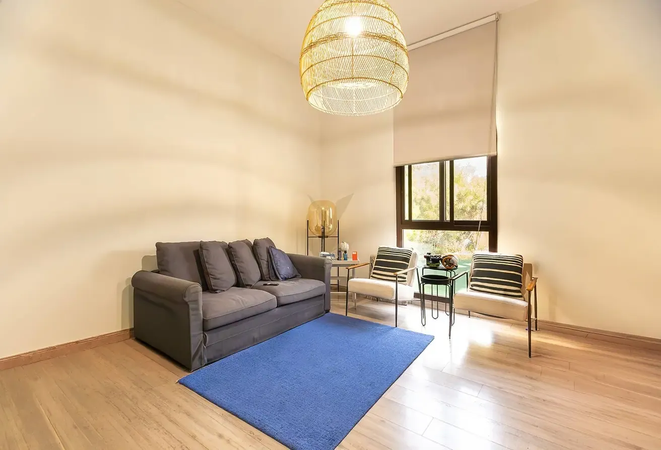 SPACIOUS 4BR+MAID | LANDSCAPED GARDEN | VACANT