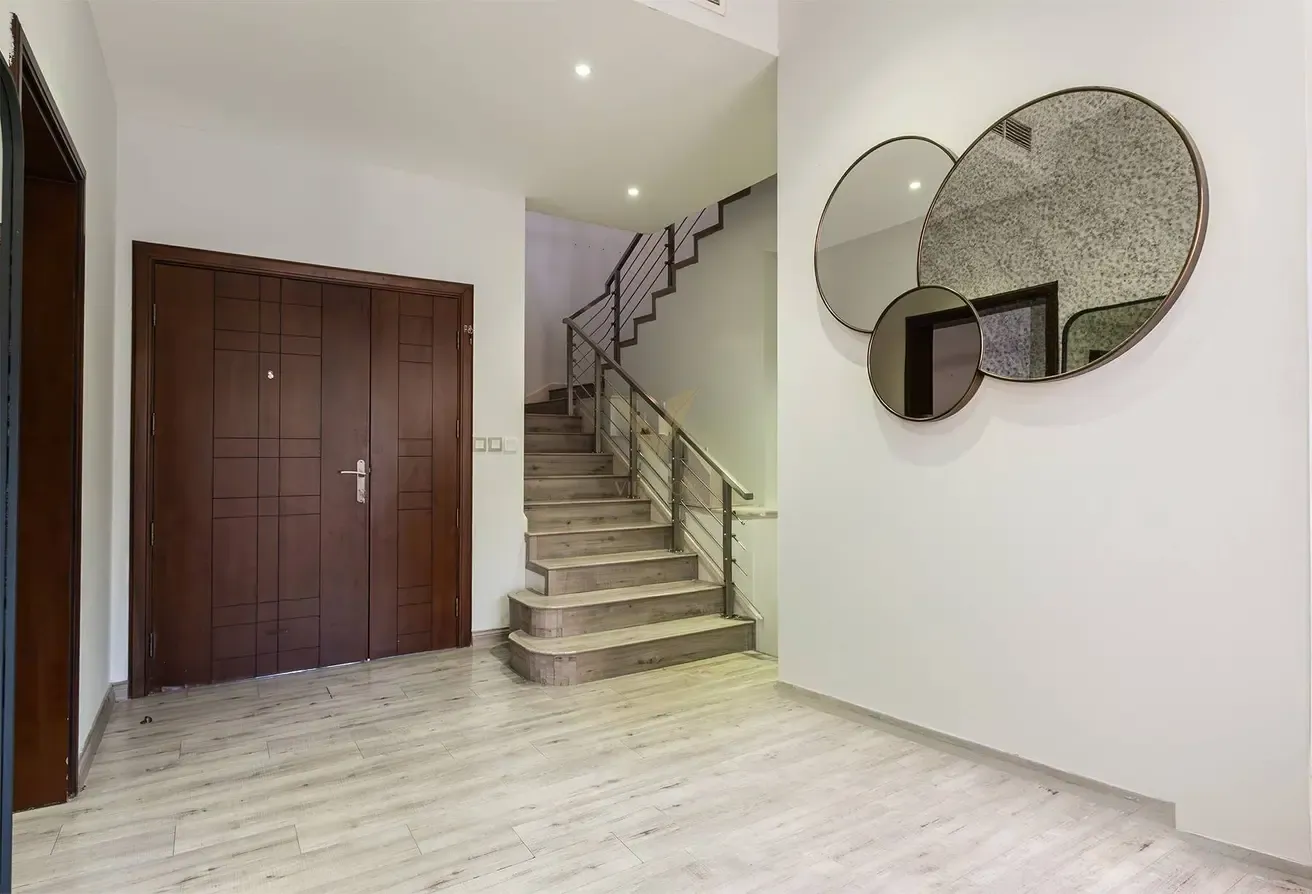 SPACIOUS 4BR+MAID | LANDSCAPED GARDEN | VACANT