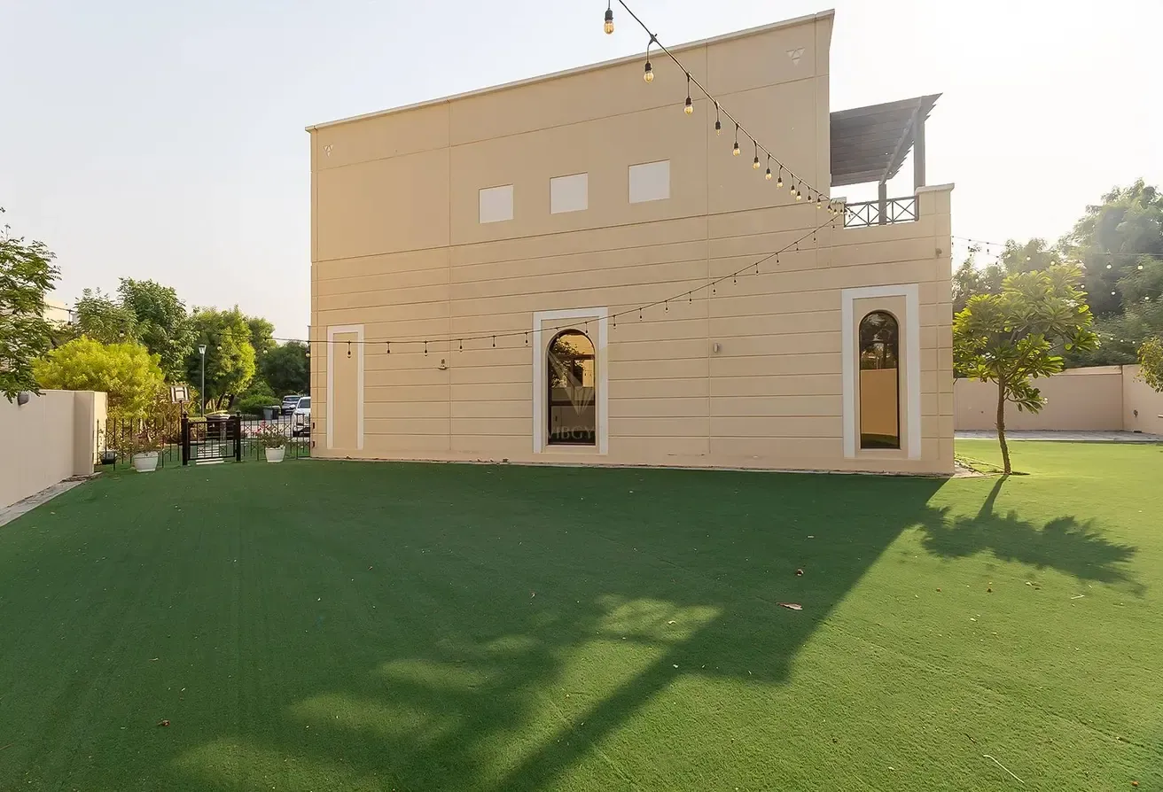 SPACIOUS 4BR+MAID | LANDSCAPED GARDEN | VACANT