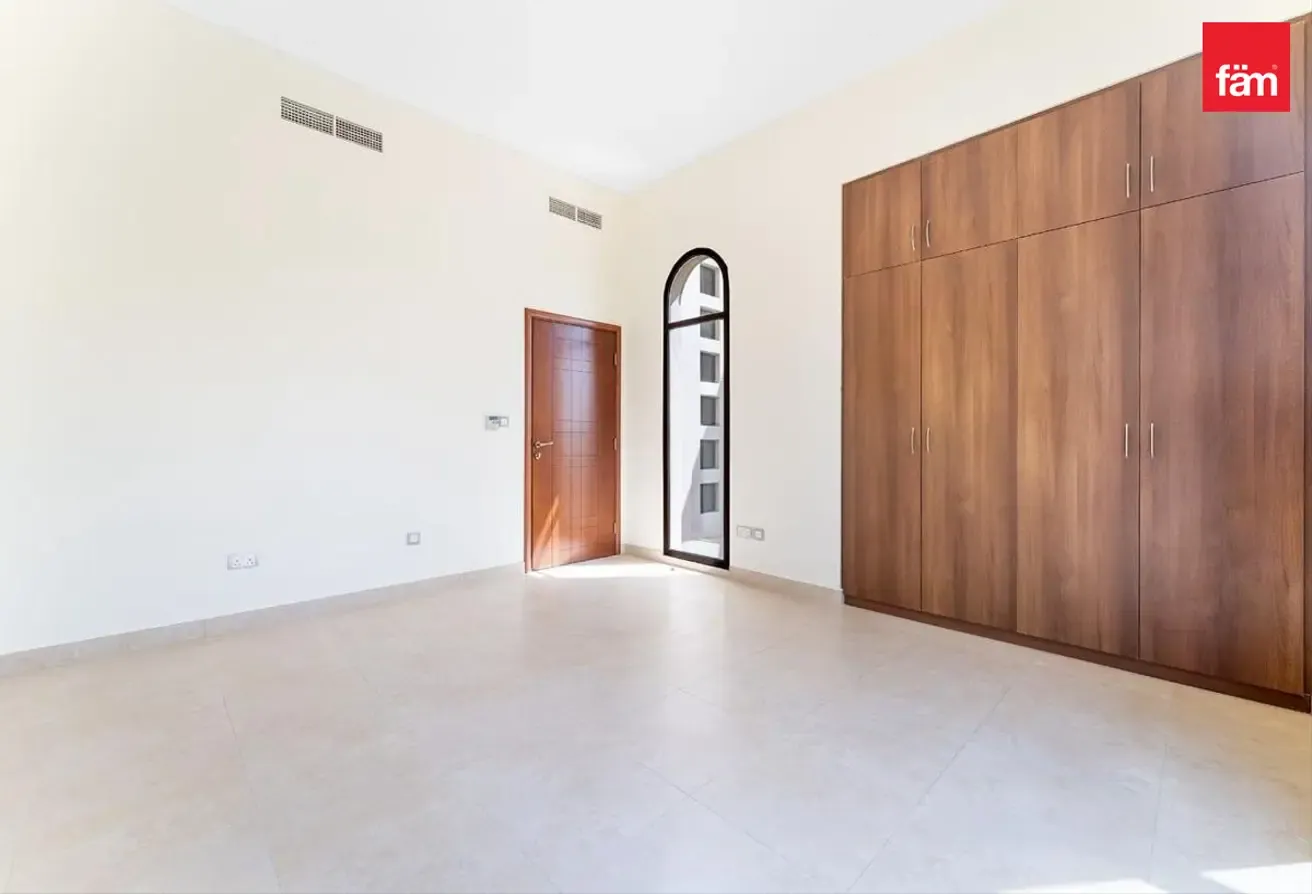 Single Row / Corner Unit / Bright / Vastu