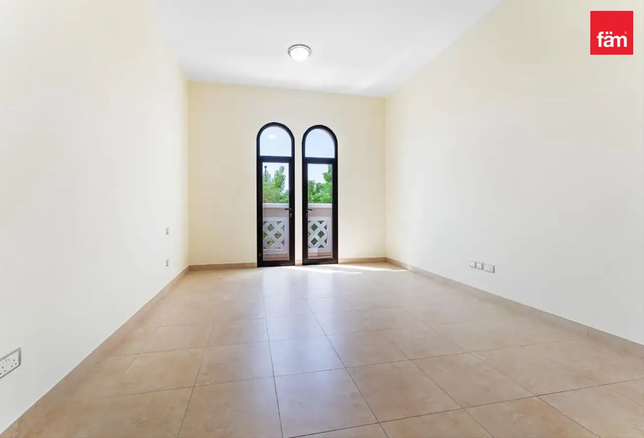 Single Row / Corner Unit / Bright / Vastu