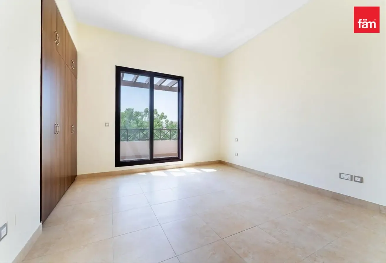 Single Row / Corner Unit / Bright / Vastu