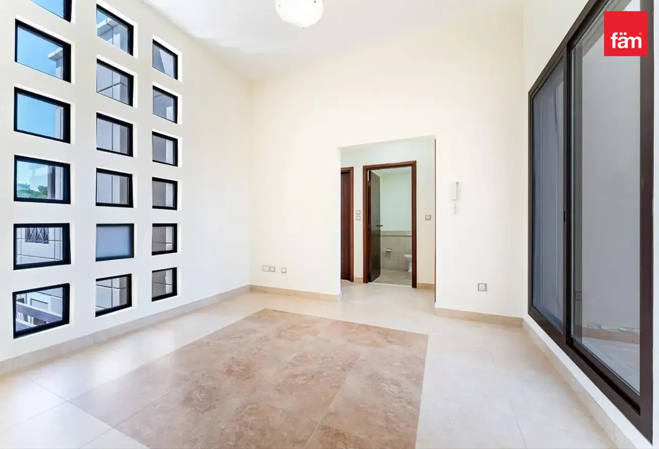 Single Row / Corner Unit / Bright / Vastu