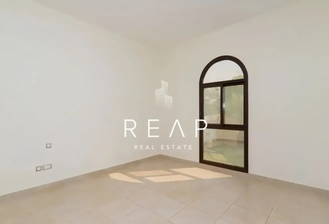 4BR+Hall Corner Villa | 1 Minute from Amenities