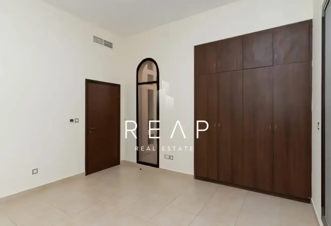 4BR+Hall Corner Villa | 1 Minute from Amenities