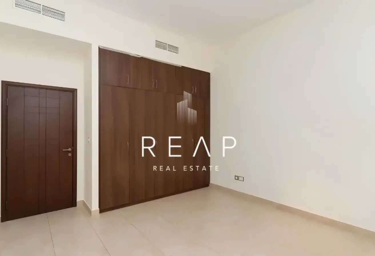 4BR+Hall Corner Villa | 1 Minute from Amenities