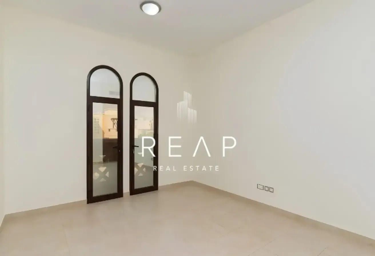 4BR+Hall Corner Villa | 1 Minute from Amenities