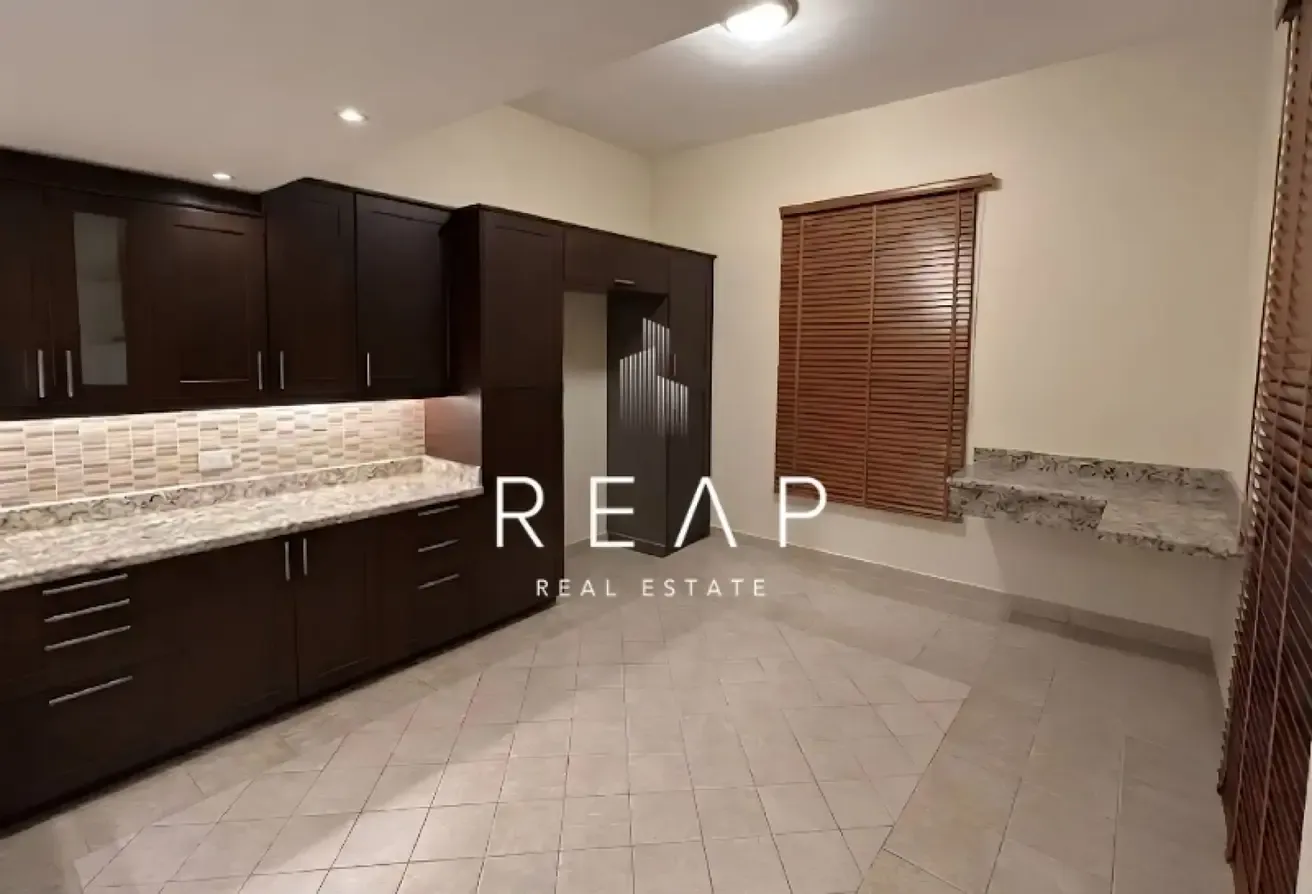 4BR+Hall Corner Villa | 1 Minute from Amenities