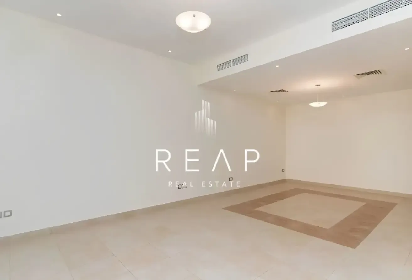 4BR+Hall Corner Villa | 1 Minute from Amenities