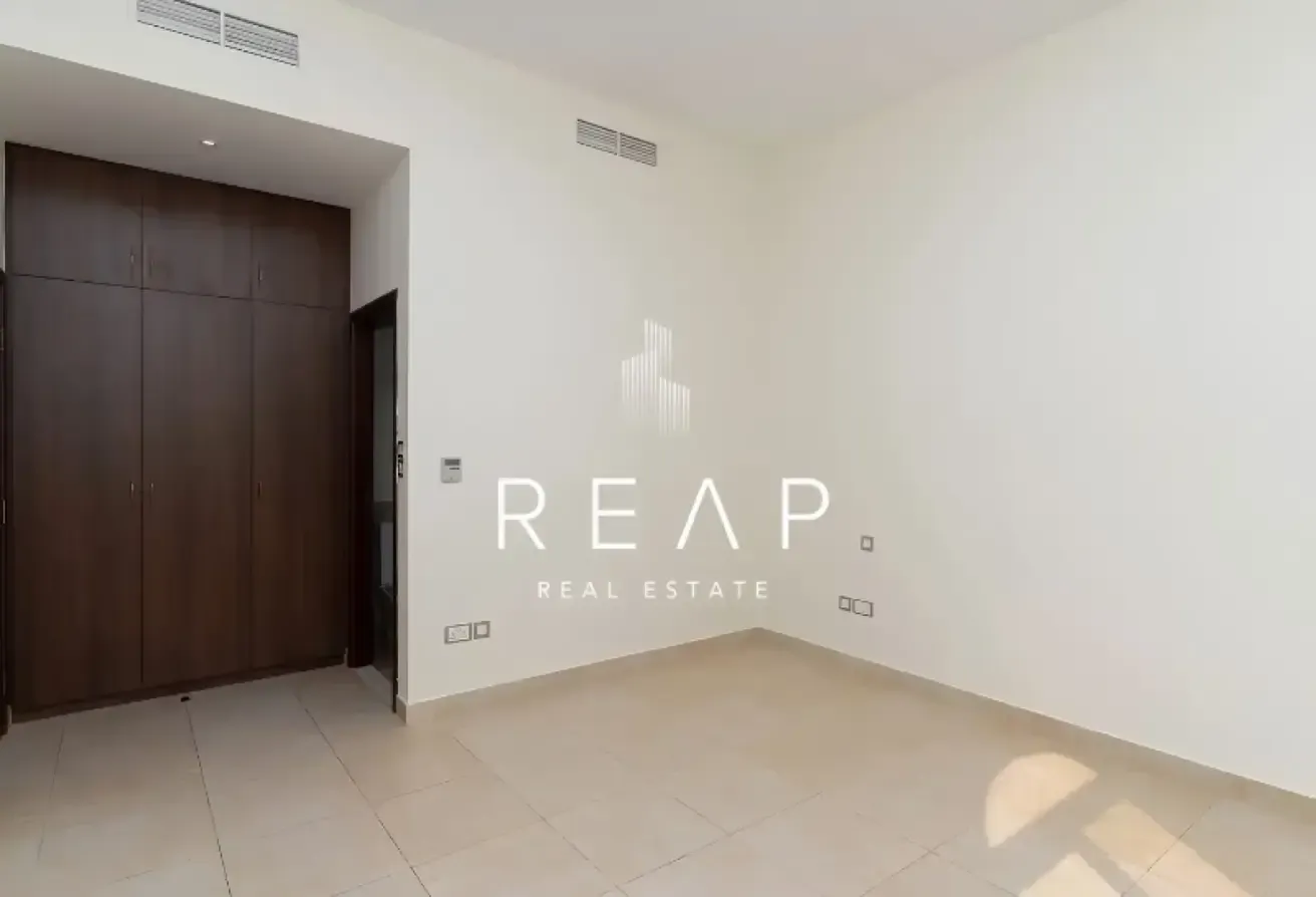 4BR+Hall Corner Villa | 1 Minute from Amenities