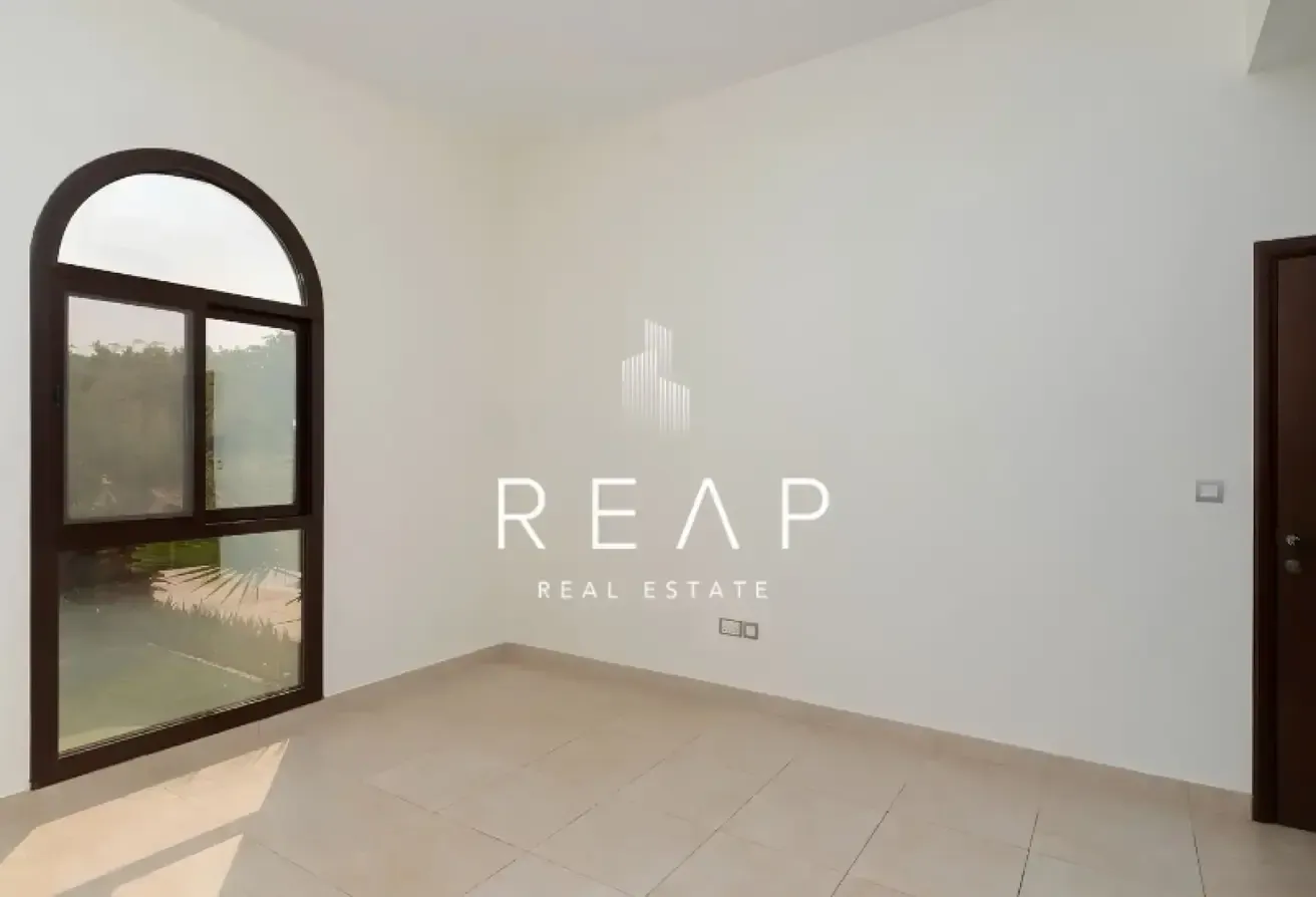 4BR+Hall Corner Villa | 1 Minute from Amenities