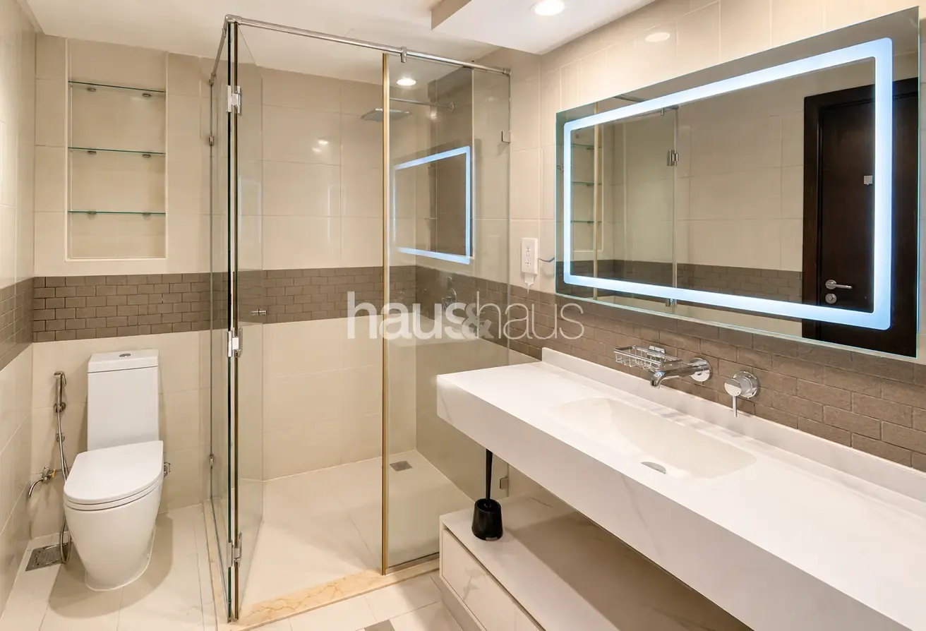 Spacious | Partial Marina and Sea View | Vacant