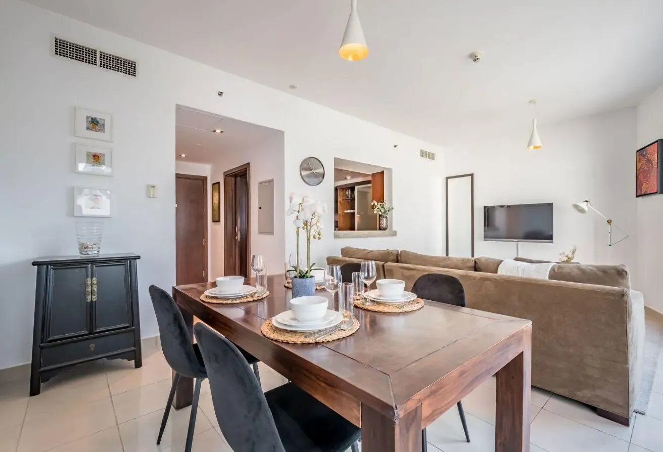 Fully Furnished | 2 Bed | Partial View