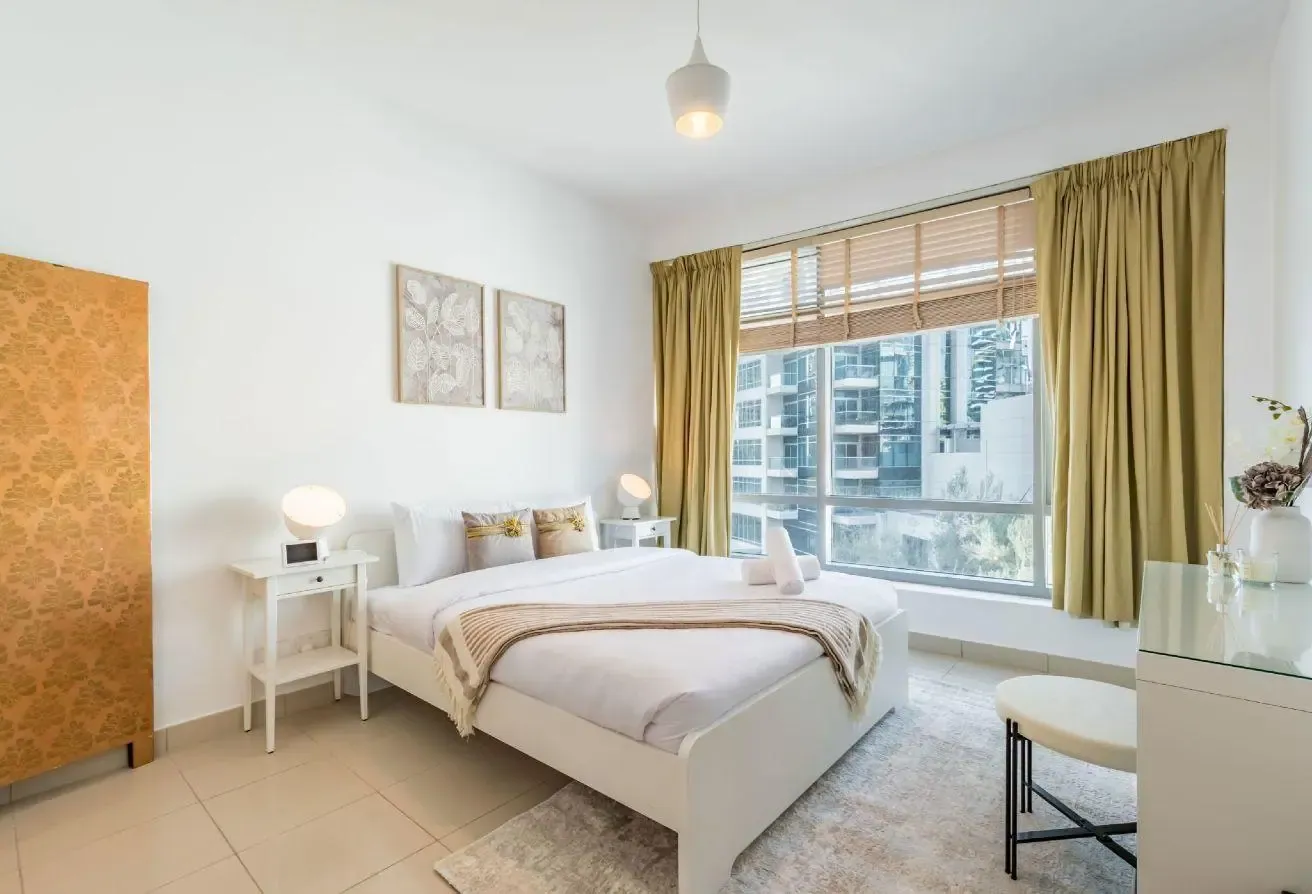Fully Furnished | 2 Bed | Partial View