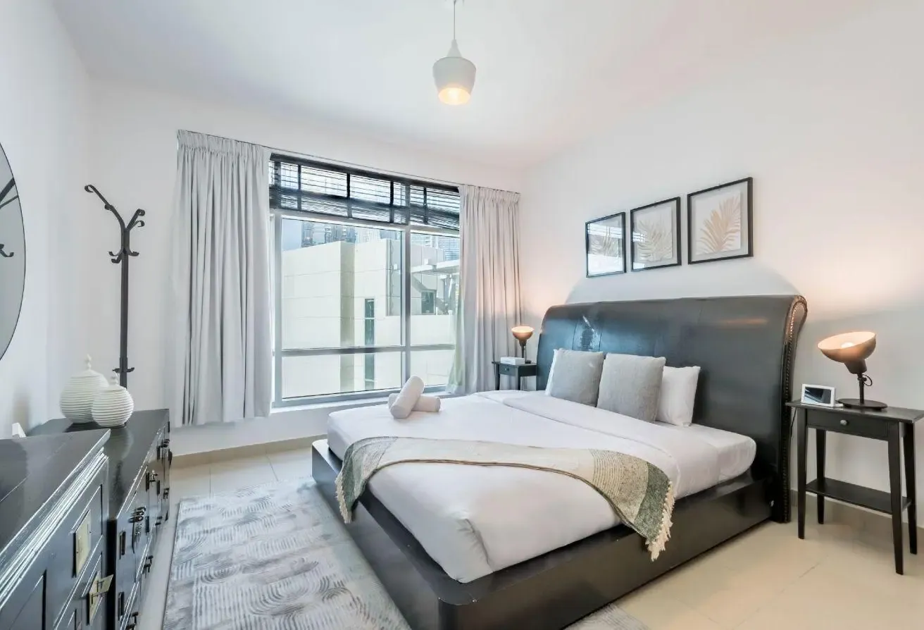 Fully Furnished | 2 Bed | Partial View