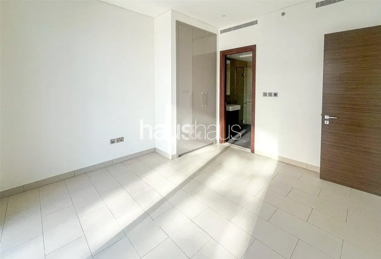 Corner Unit | Available Now | Flexible Cheques