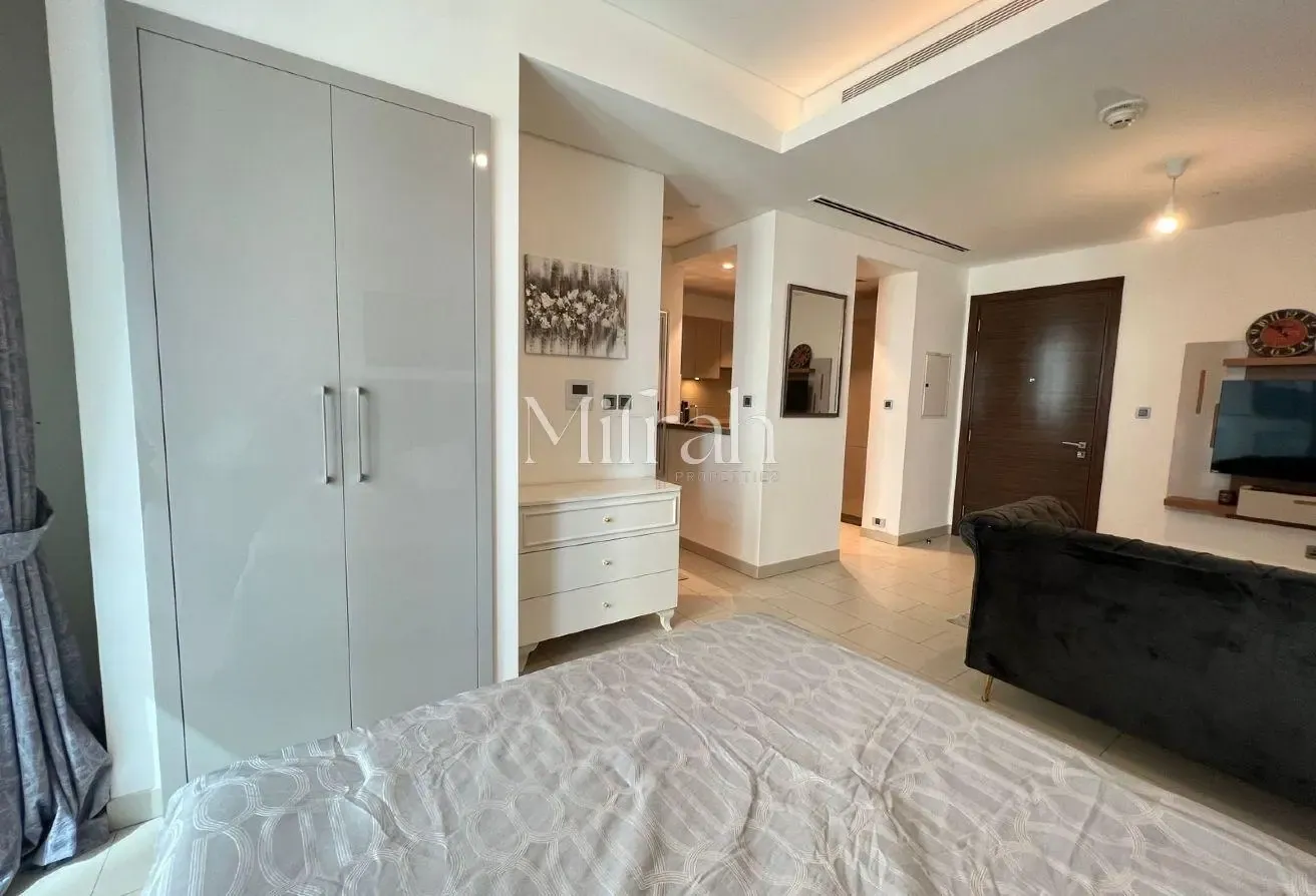 Ready to Move | Elegant Furnished | Monthly Cheque