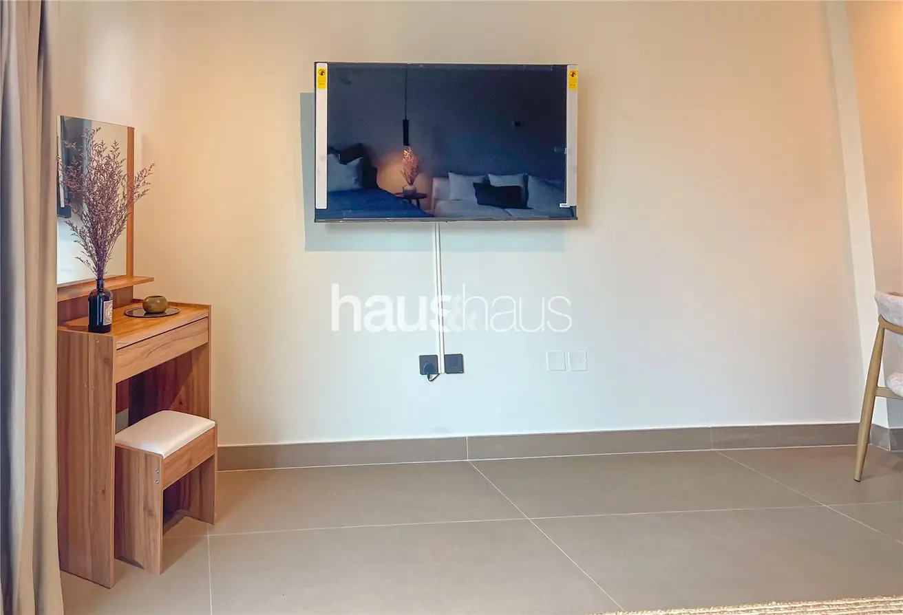 Brand New Furniture | Prime Downtown | Spacious