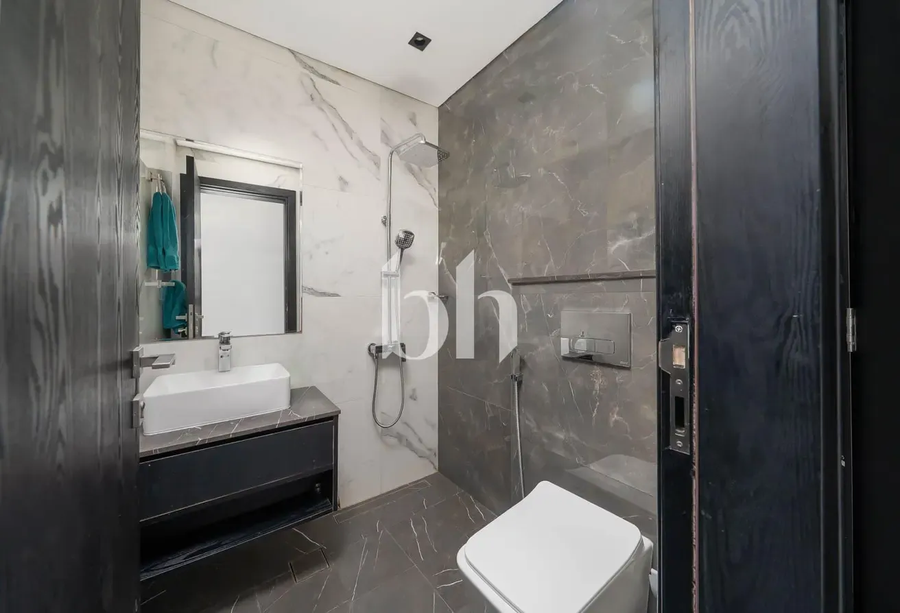 Fully Furnished | Luxury | Spacious Layout Living