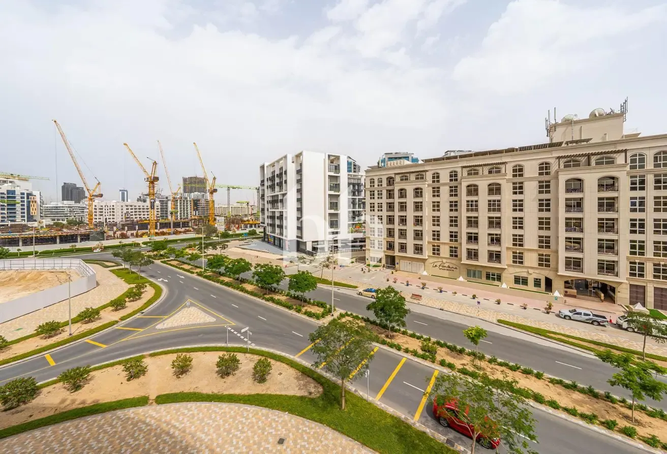 Fully Furnished | Luxury | Spacious Layout Living
