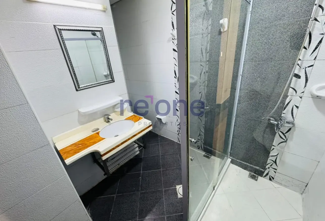 Vacant 1BR | Spacious Layout | Near Metro Station
