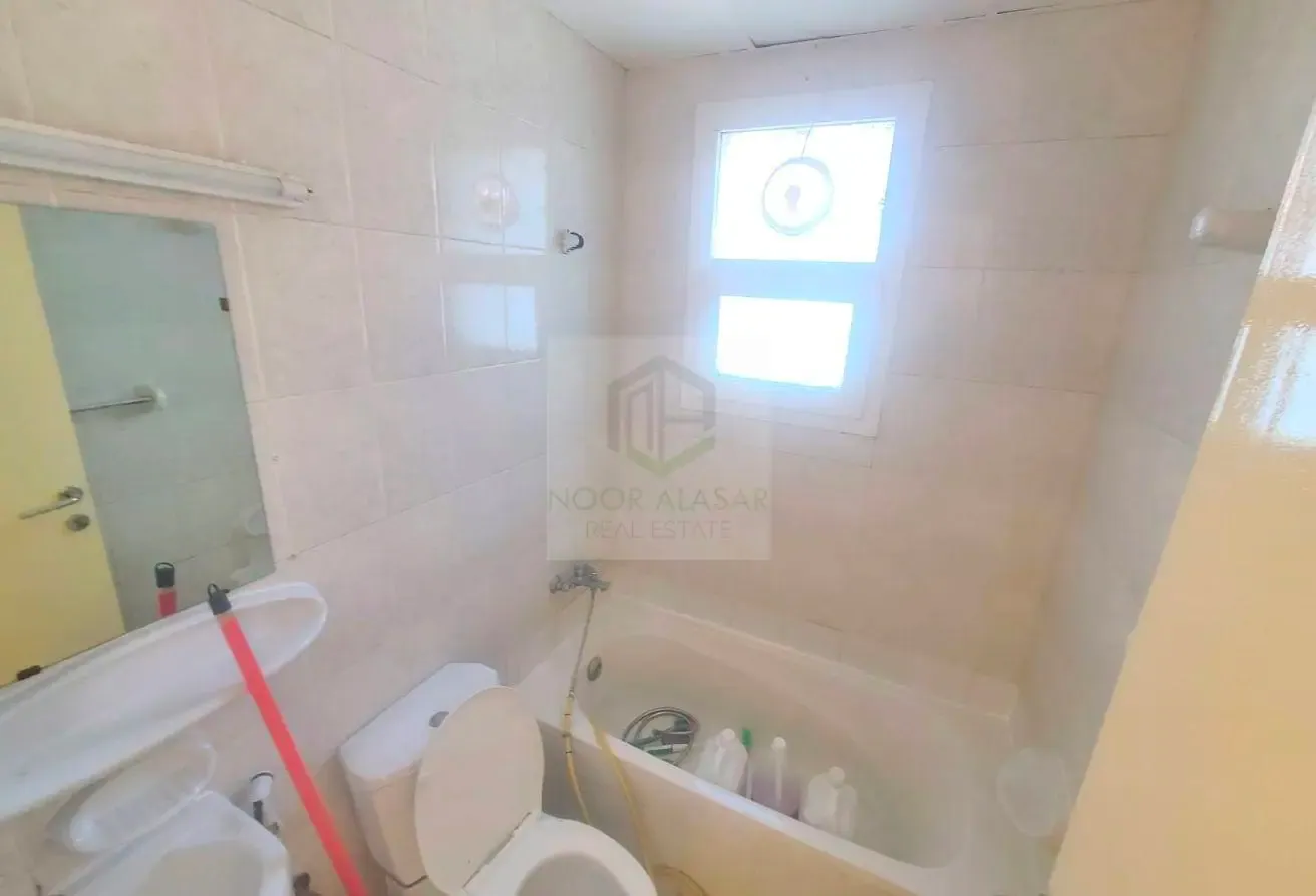 Bachelors Allowed | Spacious 1BHK Near Metro