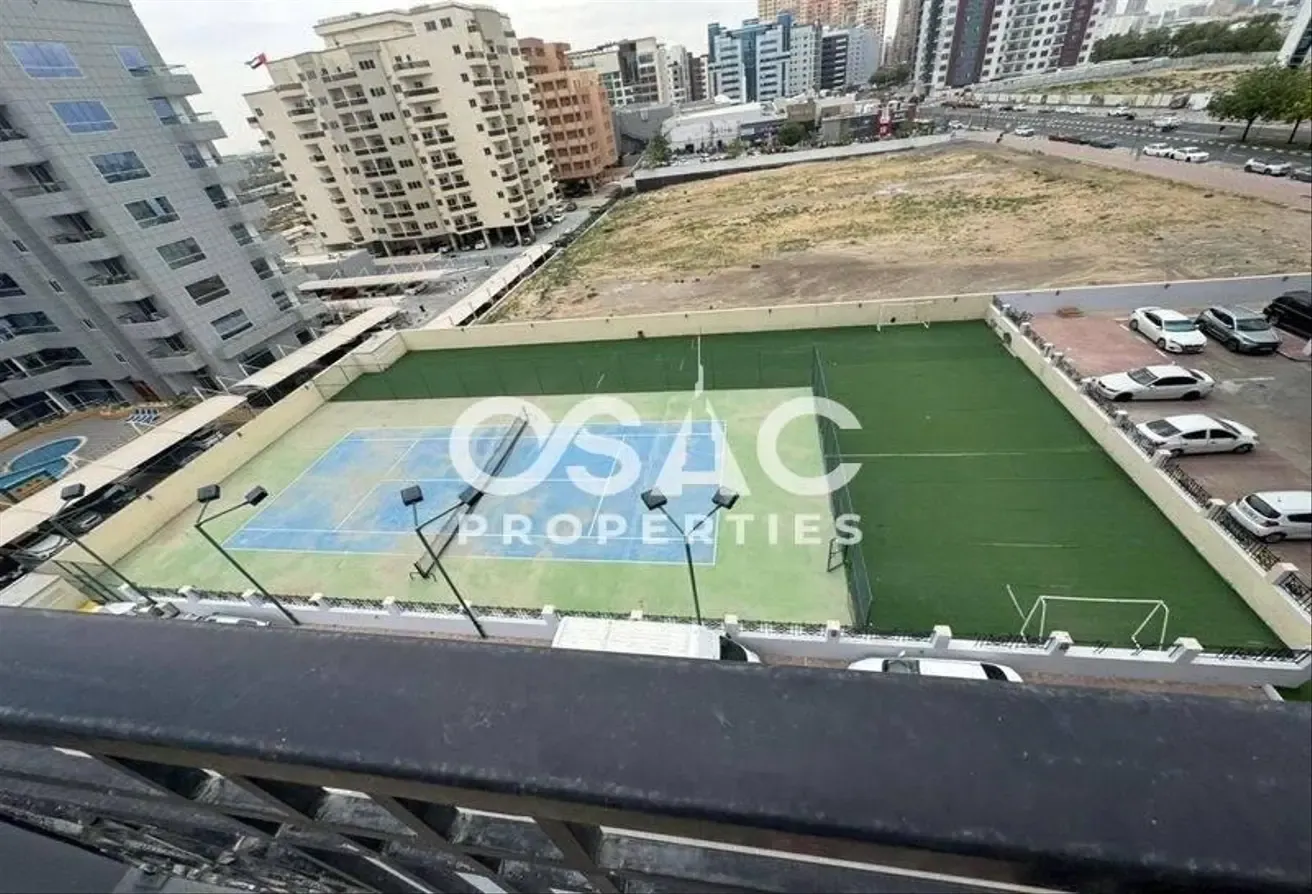 CLEAN | BIG | SPORTS GROUND VIEW
