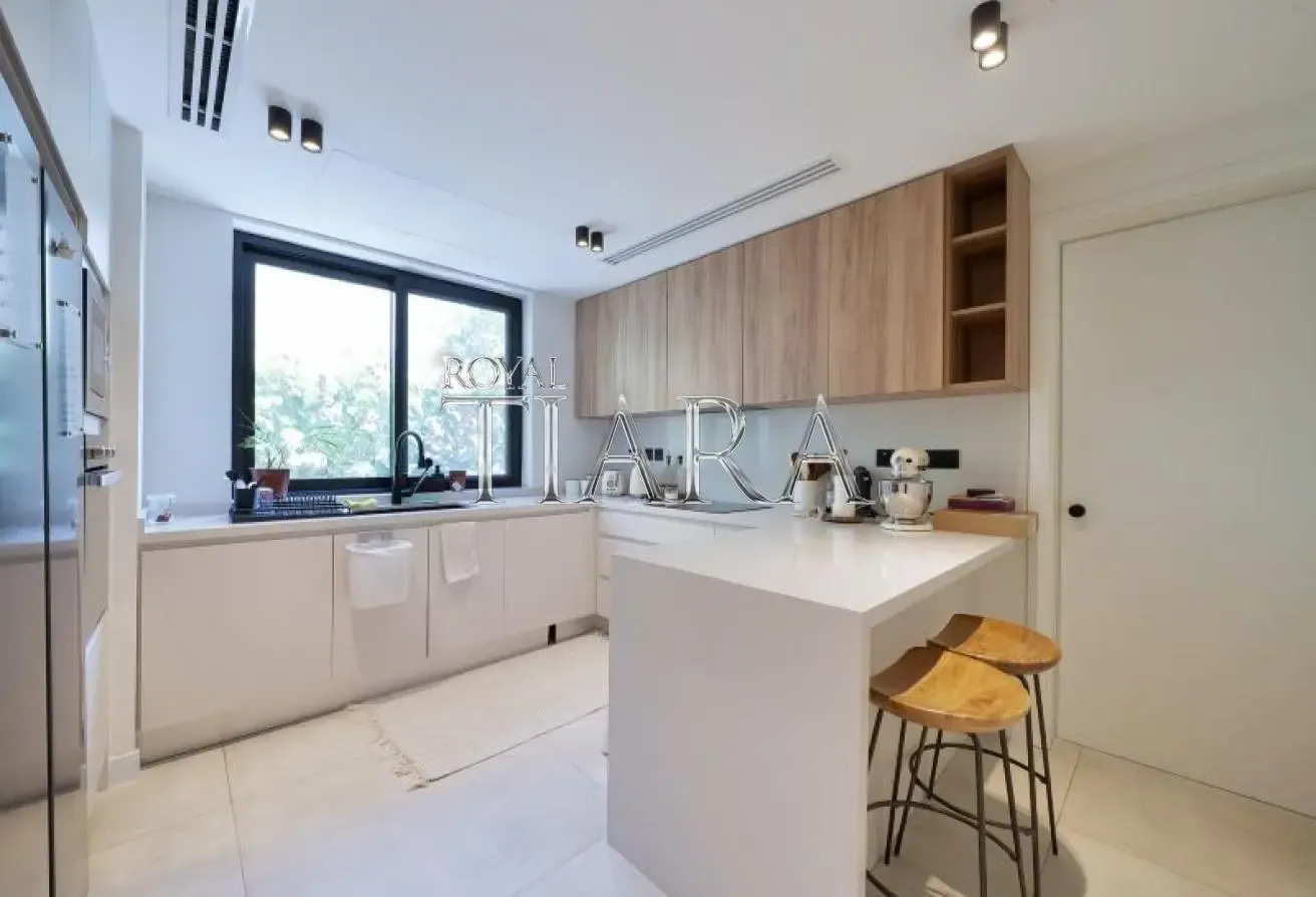 Type 4D4 I Corner Plot I Vacant | Unfurnished
