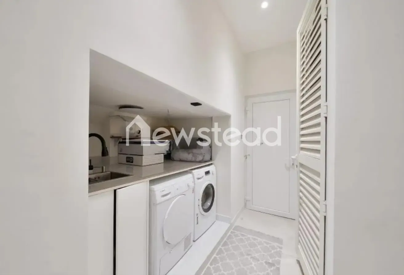 Park View | Upgraded | 4 Bed All Ensuite