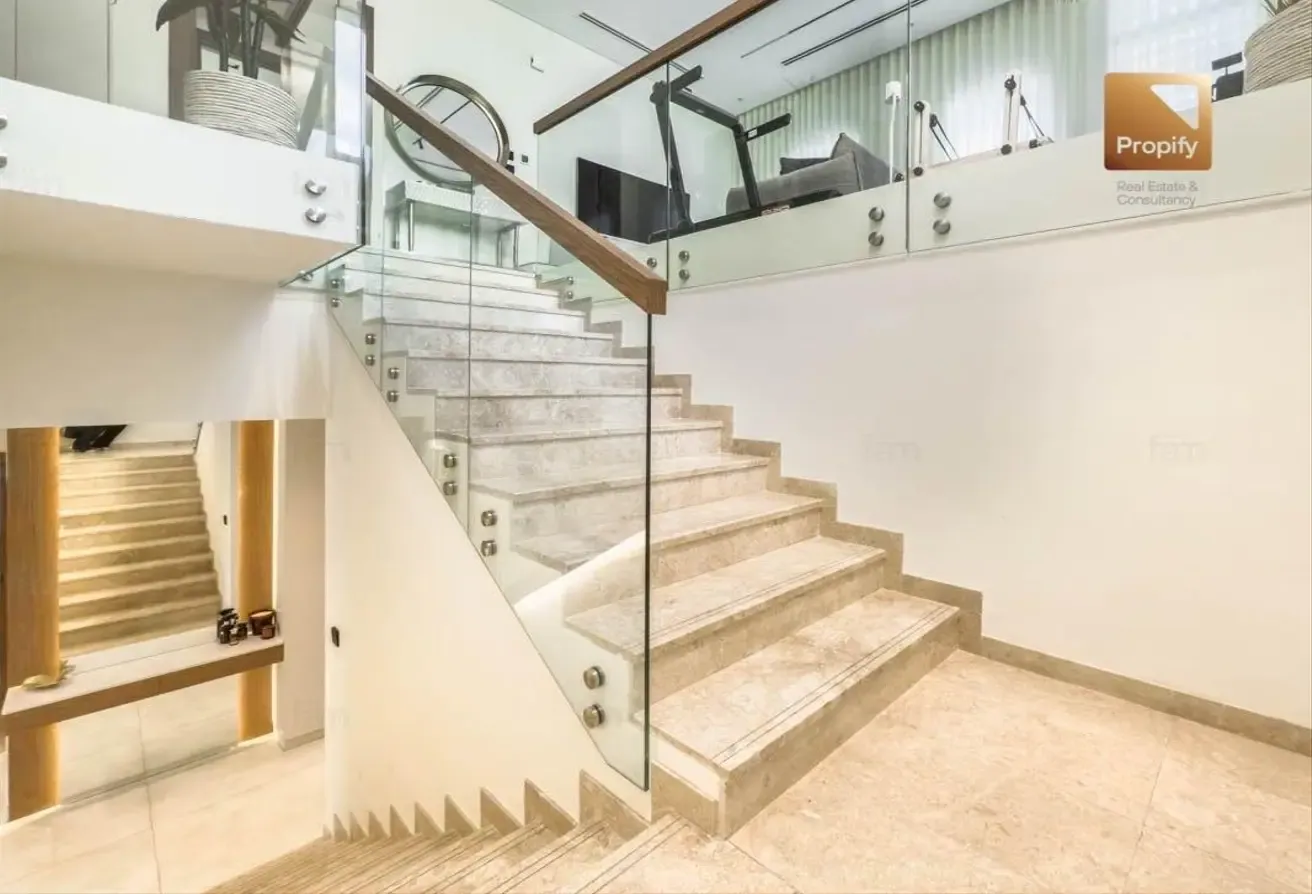 Prime Location Upgraded Unfurnished   Fitted