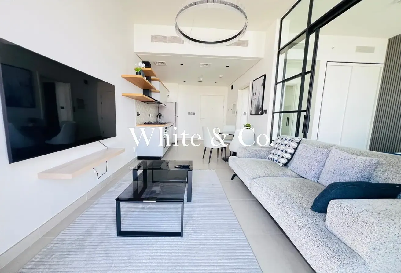 Available|Modern Apartment| Great Location