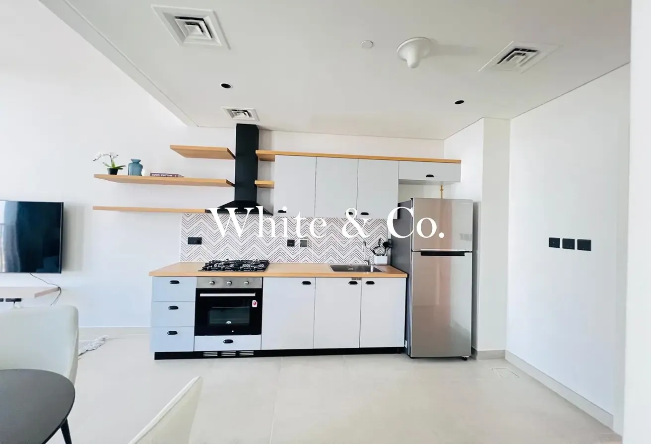 Available|Modern Apartment| Great Location