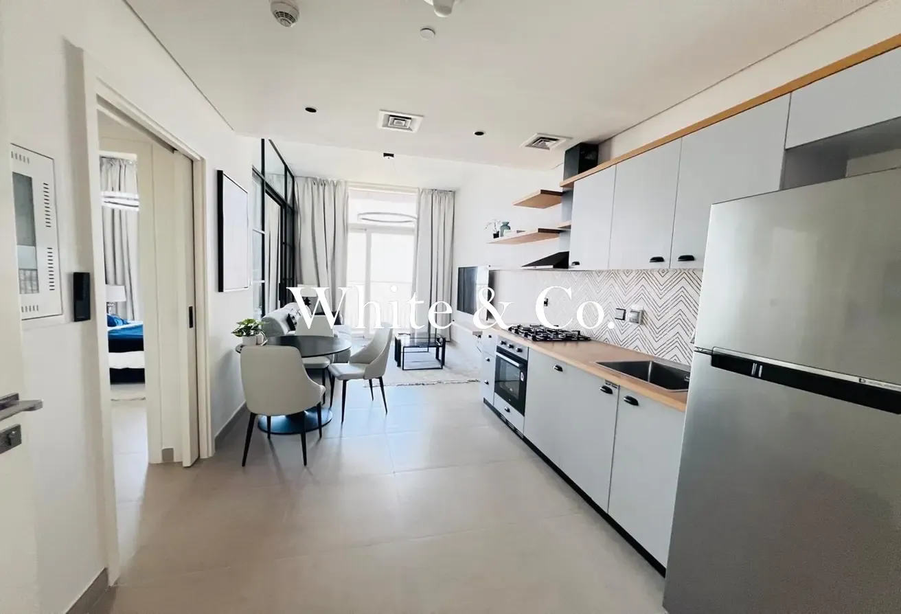 Available|Modern Apartment| Great Location