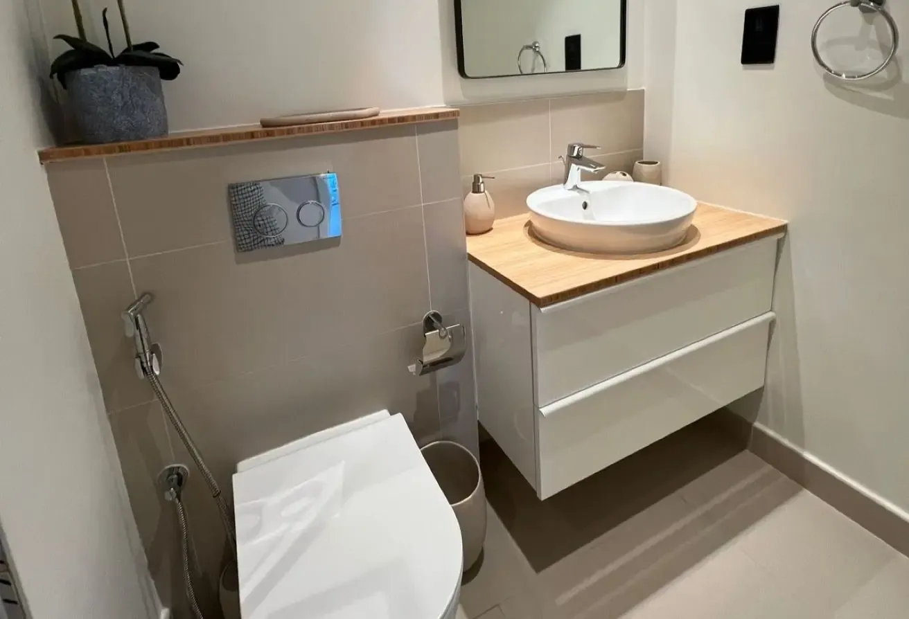 Fully Furnished 1-Bedroom with Pool View