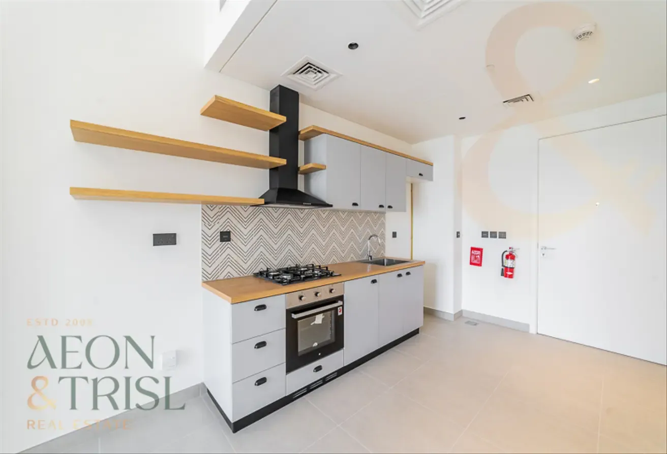 Ready To Move Great Location High Floor