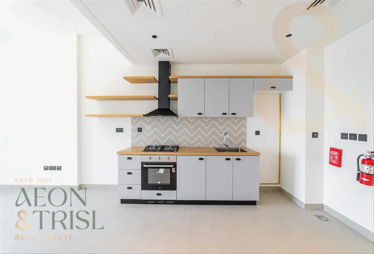 Ready To Move Great Location High Floor