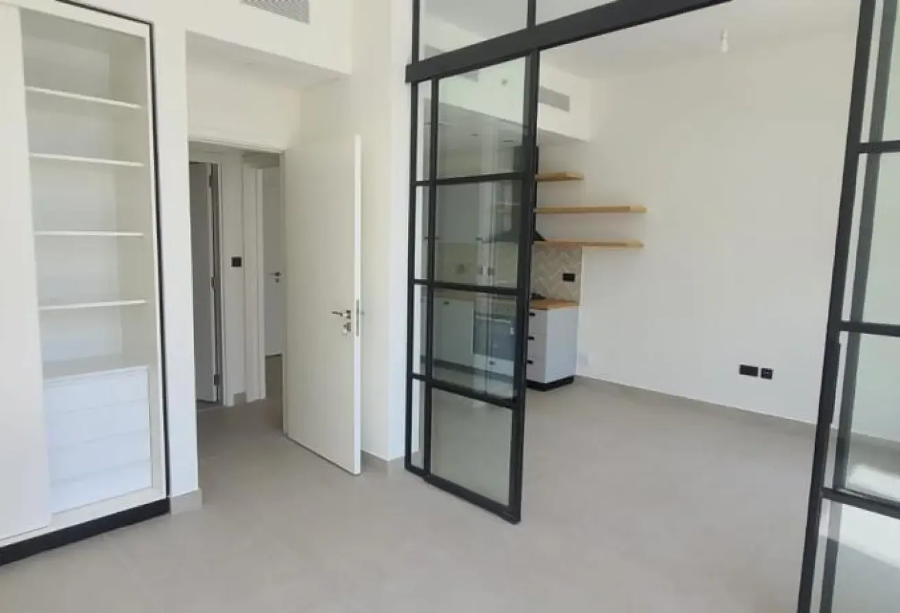 1 BHK| LOW FLOOR| READY TO MOVE| PRIME LOCATION|