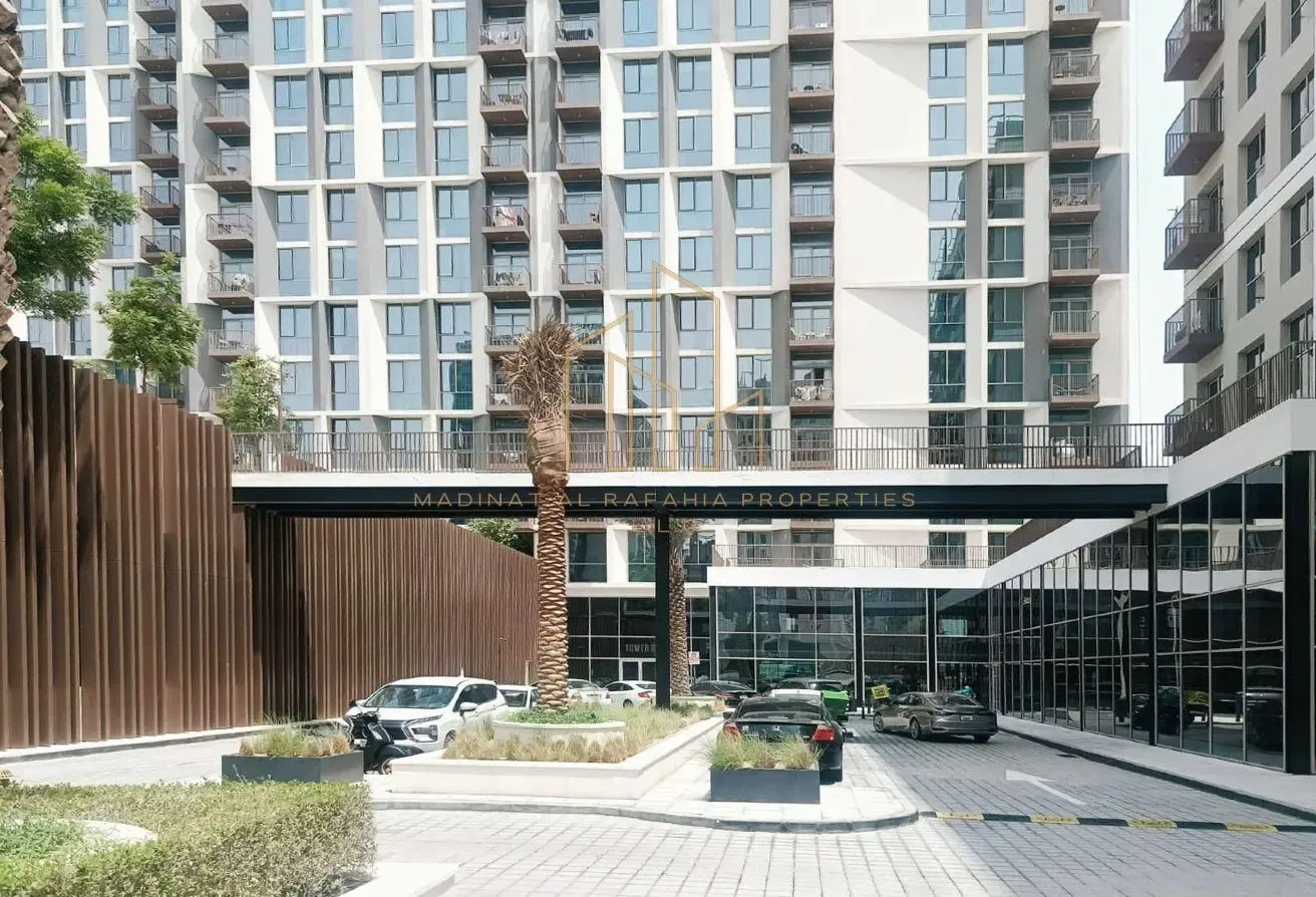 Vacant | Pool View | Low Floor | Bright | Modern