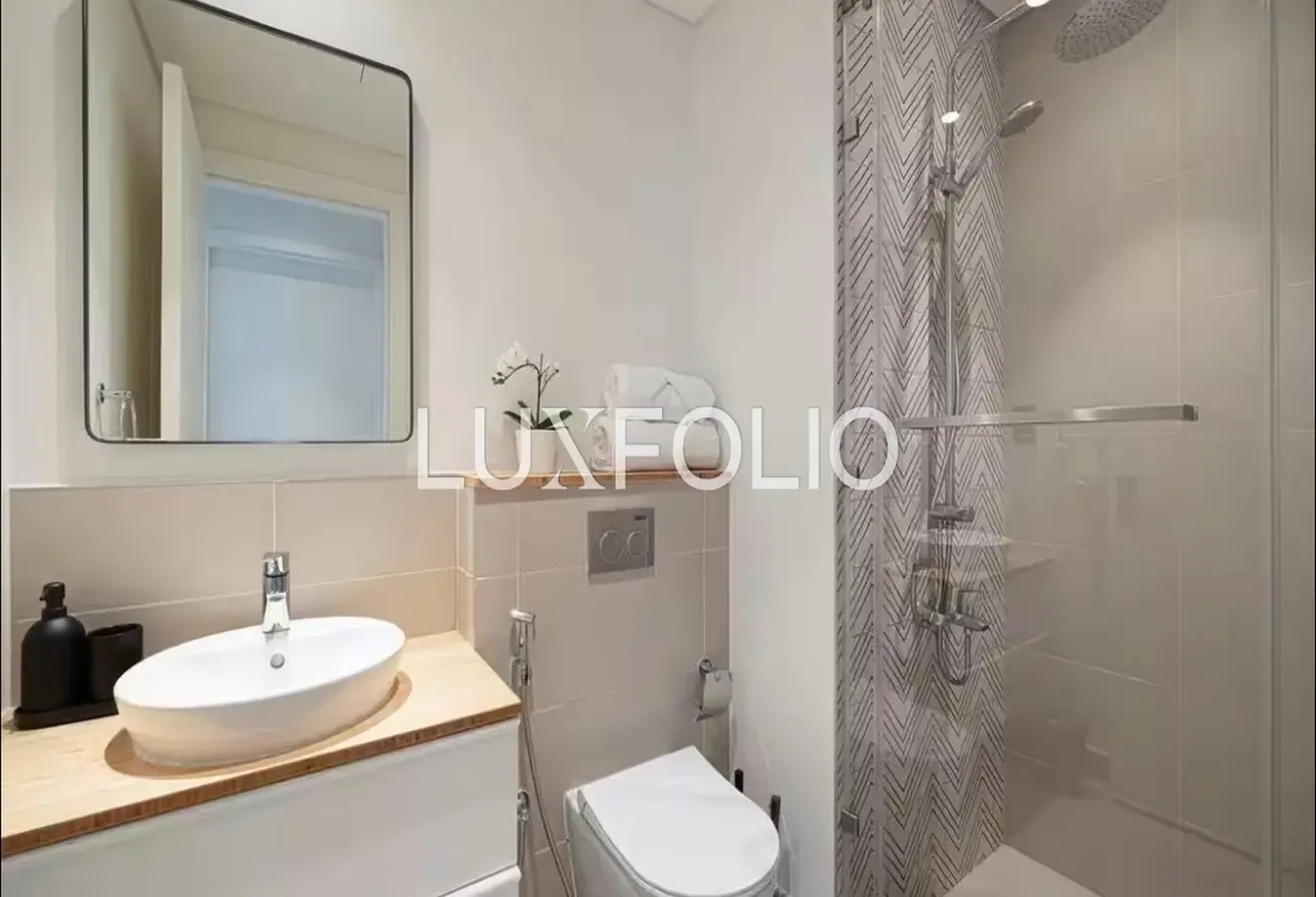 Fully Furnished | 4 cheques | Vacant