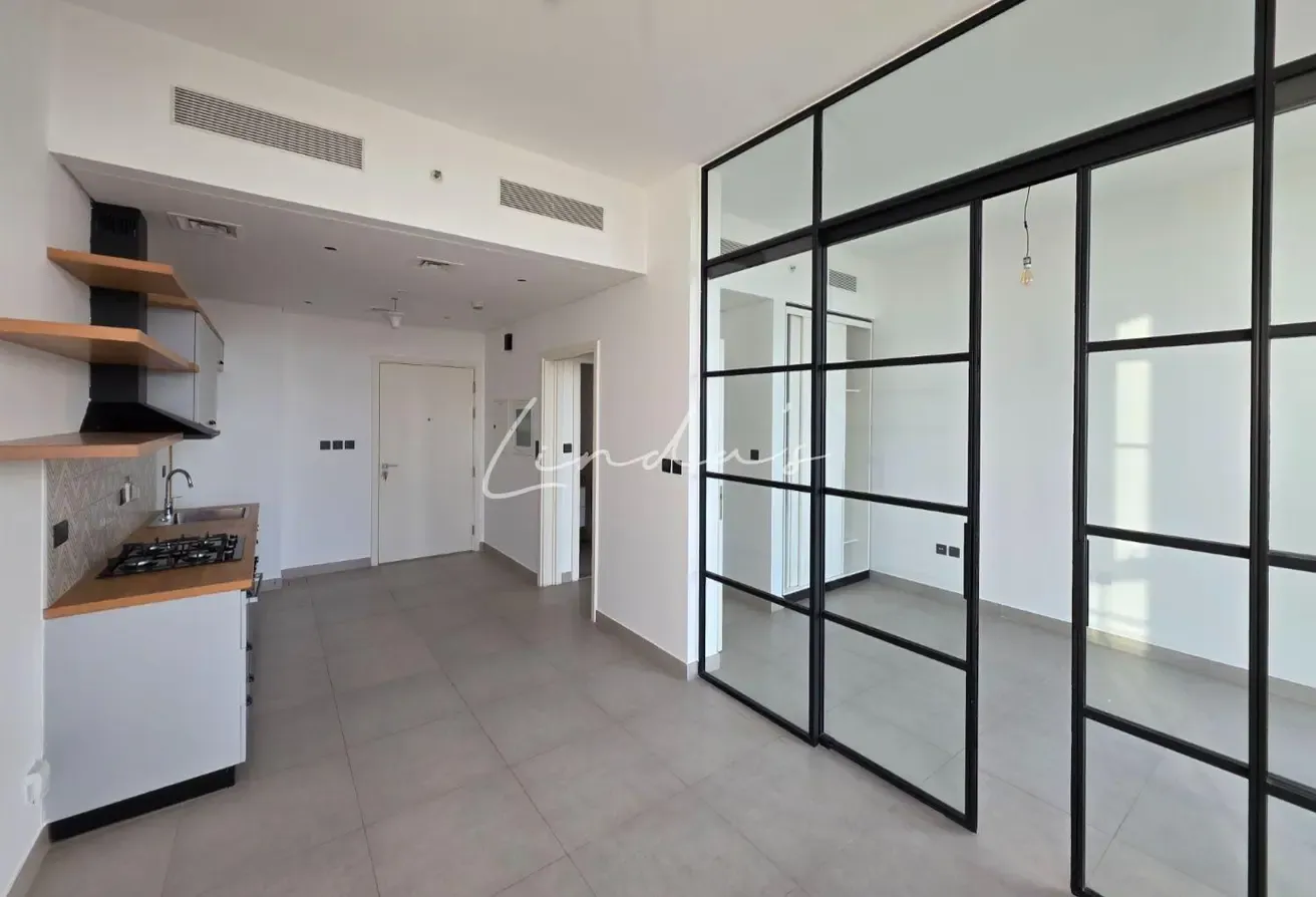 Well maintained | Prime Location | Modern Unit