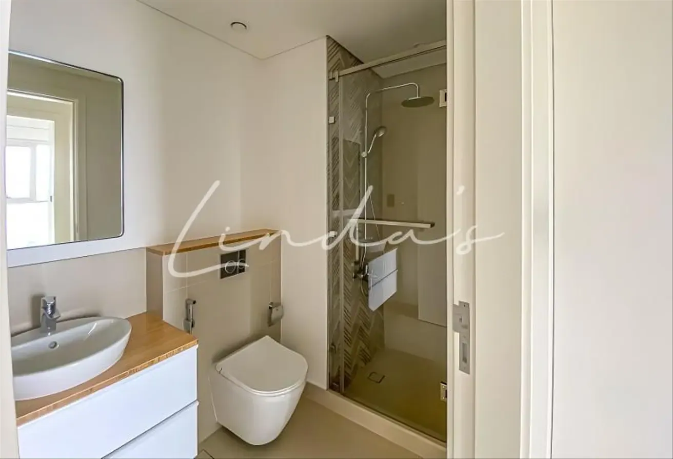 Well maintained | Prime Location | Modern Unit