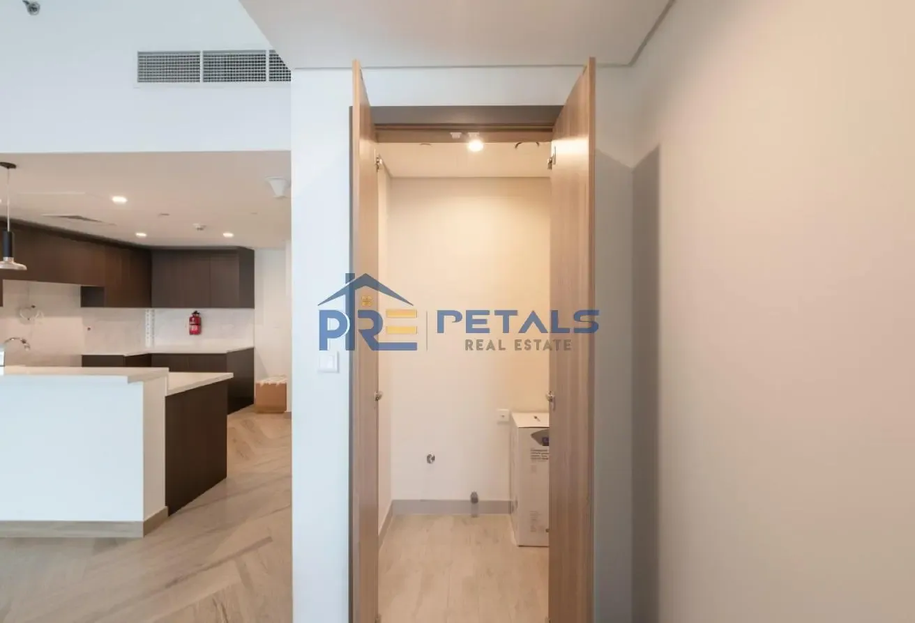 Highest Floor Full Furnished Park View Near Metro