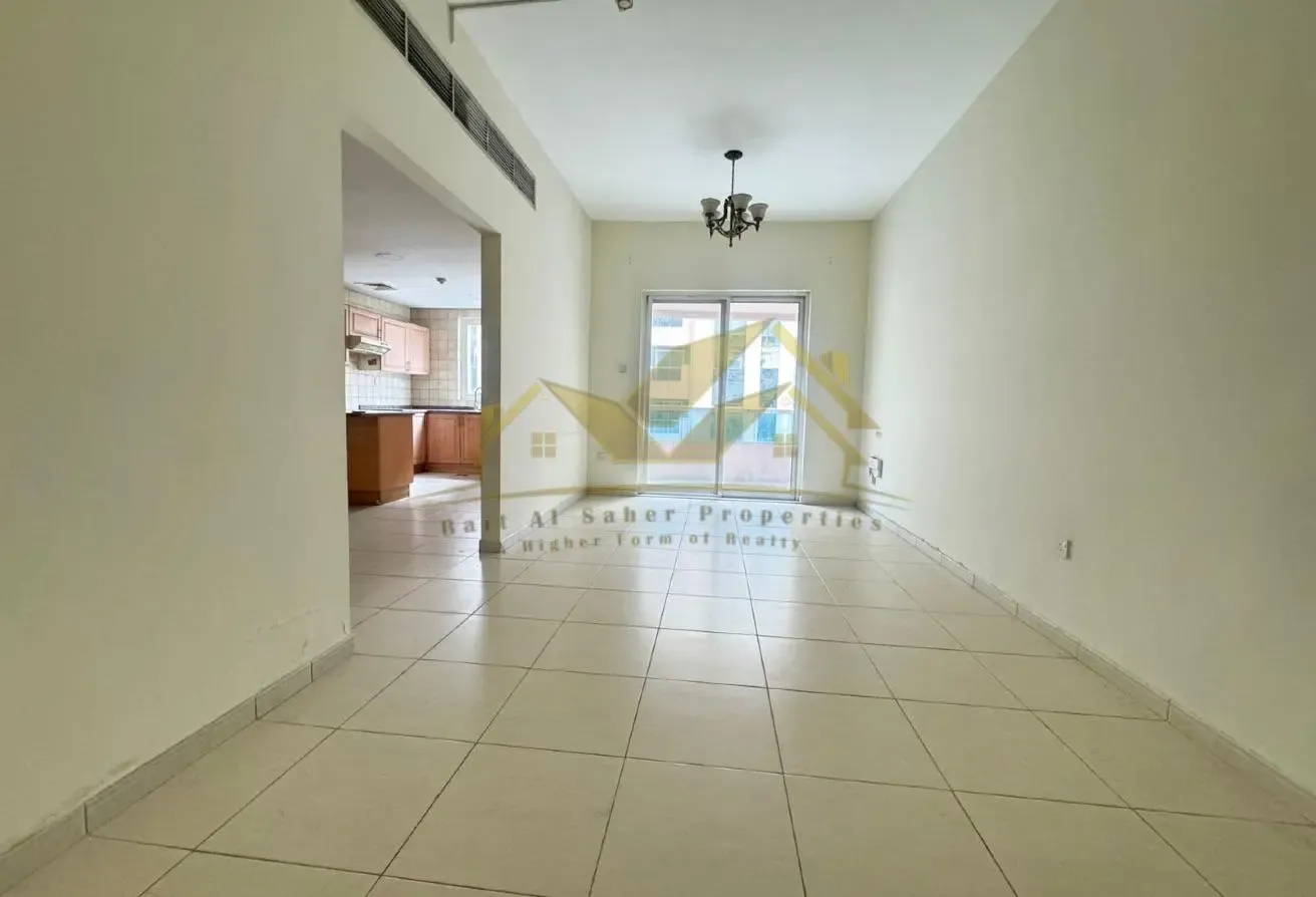 Spacious 1 BR Apartment in Bur Dubai with Parking