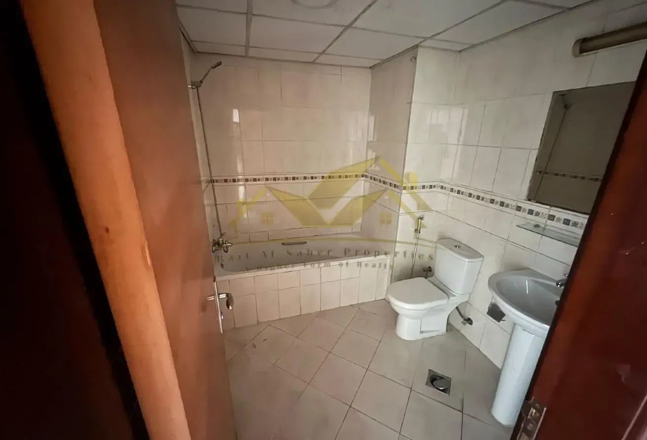 Spacious 1 BR Apartment in Bur Dubai with Parking