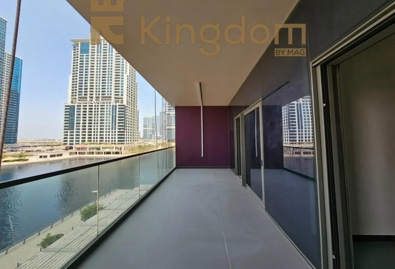 SPACIOUS UNIT | LAKEFRONT LIVING | METRO ACCESS