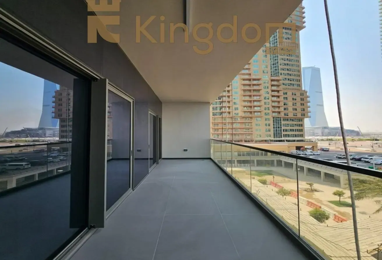 SPACIOUS UNIT | LAKEFRONT LIVING | METRO ACCESS