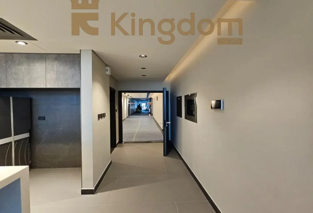 SPACIOUS UNIT | LAKEFRONT LIVING | METRO ACCESS